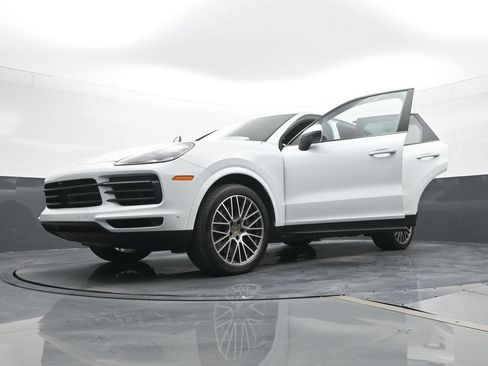 Certified 2023 Porsche Cayenne Platinum Edition AWD/4WD image 30