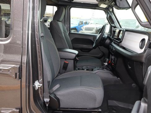 Used 2025 Jeep Wrangler Willys image 27