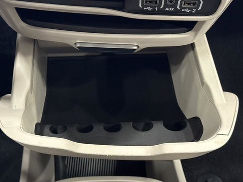 Used 2024 Chrysler Pacifica Touring-L image 56