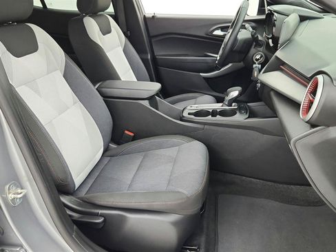 Used 2024 Chevrolet Trax RS FWD image 40