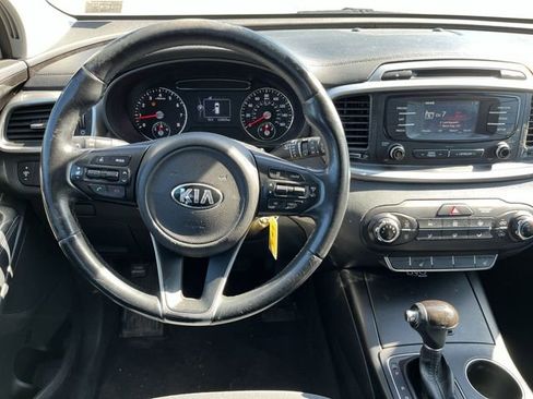 Used 2016 Kia Sorento FWD w/ LX Convenience Package image 12