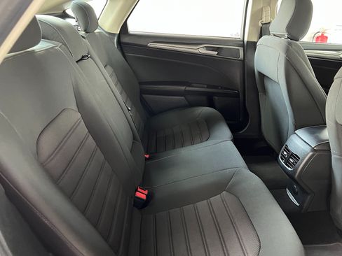 Used 2020 Ford Fusion SE FWD image 22