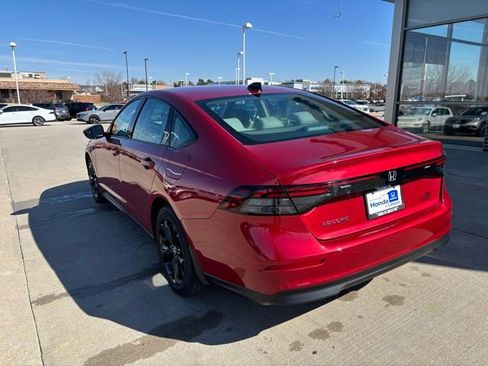 Certified 2025 Honda Accord SE image 7