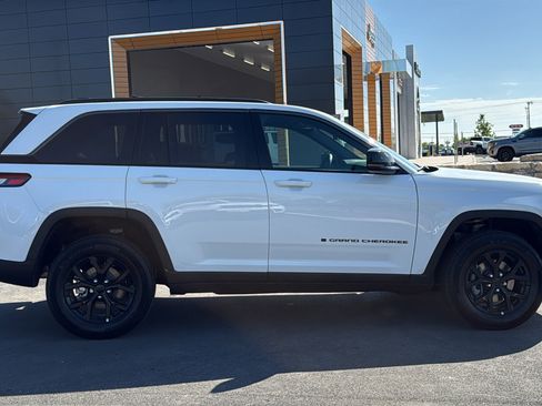 New 2026 Jeep Grand Cherokee Altitude AWD/4WD image 4