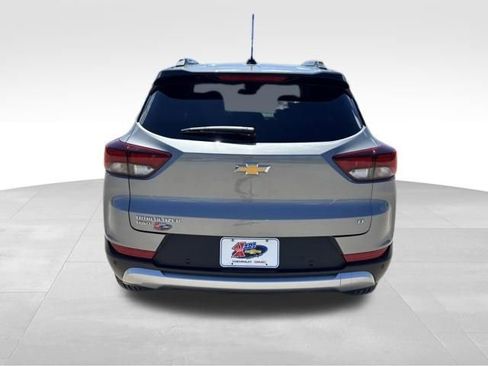 Certified 2025 Chevrolet TrailBlazer LT w/ LT Cold Weather Package AWD/4WD image 4