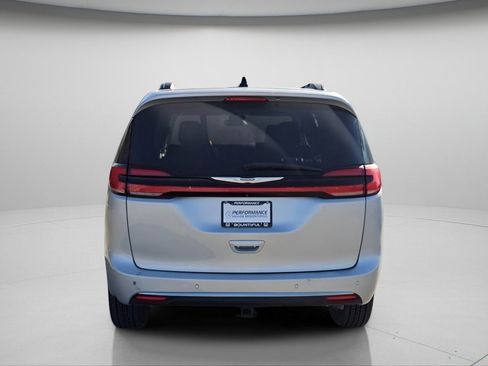 Used 2023 Chrysler Pacifica Limited AWD/4WD image 23