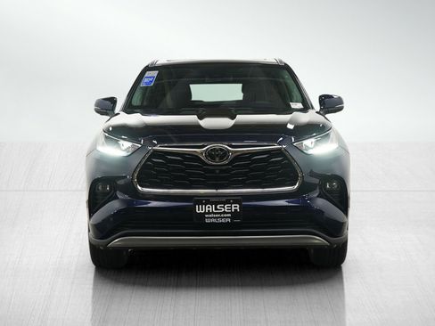 Used 2025 Toyota Highlander Platinum image 8