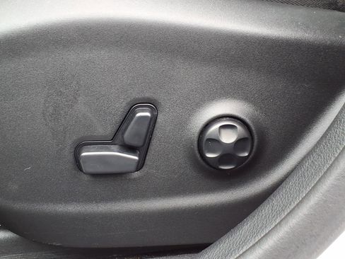 Used 2019 Jeep Cherokee Latitude Plus AWD/4WD image 7