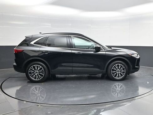 Used 2025 Ford Escape Base image 2