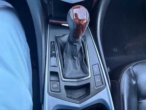 Used 2010 Cadillac SRX Luxury image 28