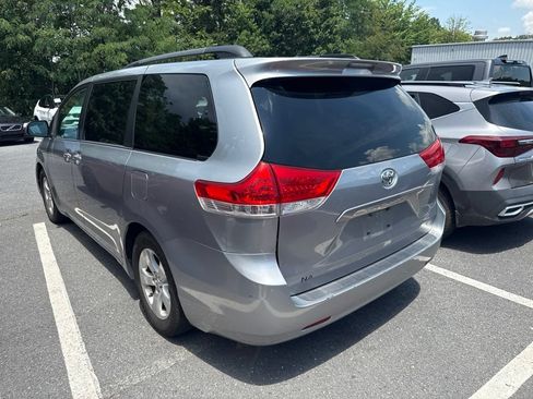 Used 2013 Toyota Sienna LE FWD image 3