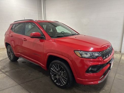 Used 2023 Jeep Compass Limited image 3