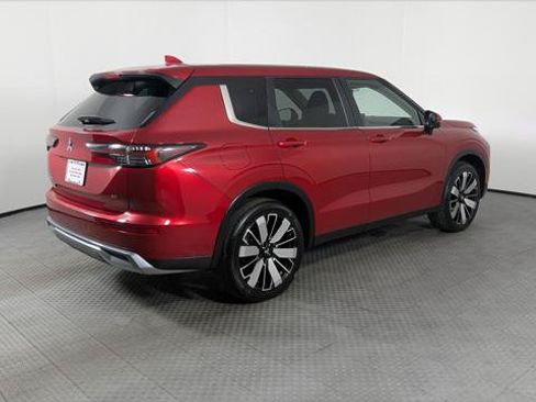 Used 2025 Mitsubishi Outlander SE FWD image 8