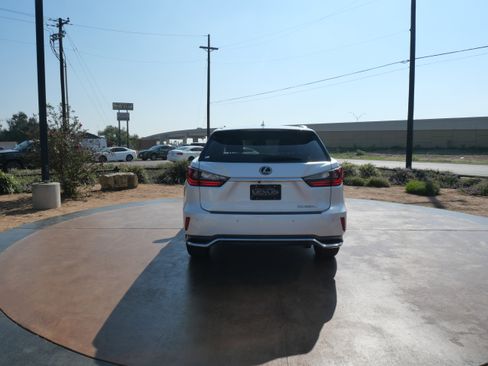 Used 2019 Lexus RX 350L Luxury image 3