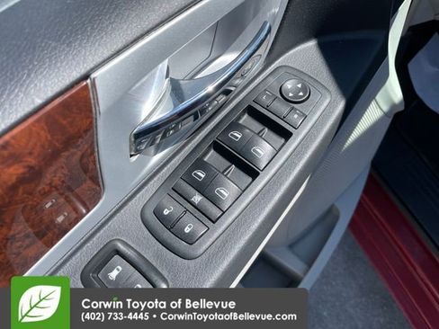 Used 2009 Chrysler Town & Country Touring image 19