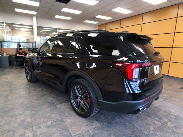 Used 2025 Ford Explorer ST AWD/4WD image 5