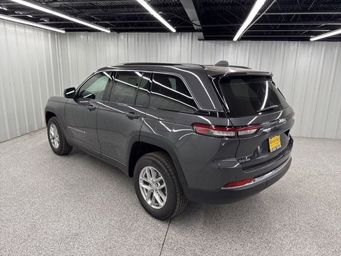 Used 2025 Jeep Grand Cherokee Laredo X image 4