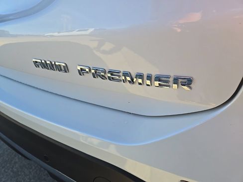 Used 2024 Chevrolet Equinox Premier AWD/4WD image 21