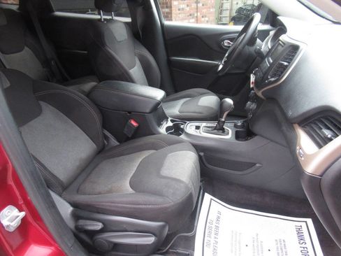 Used 2017 Jeep Cherokee Sport w/ Cold Weather Group image 6