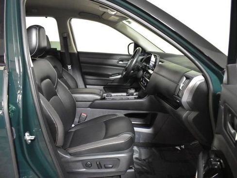 Certified 2024 Nissan Pathfinder SL w/ Black Appearance Package image 39