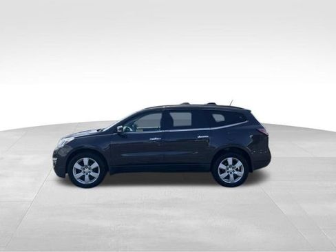 Used 2017 Chevrolet Traverse LT w/ Style and Technology Package FWD image 2