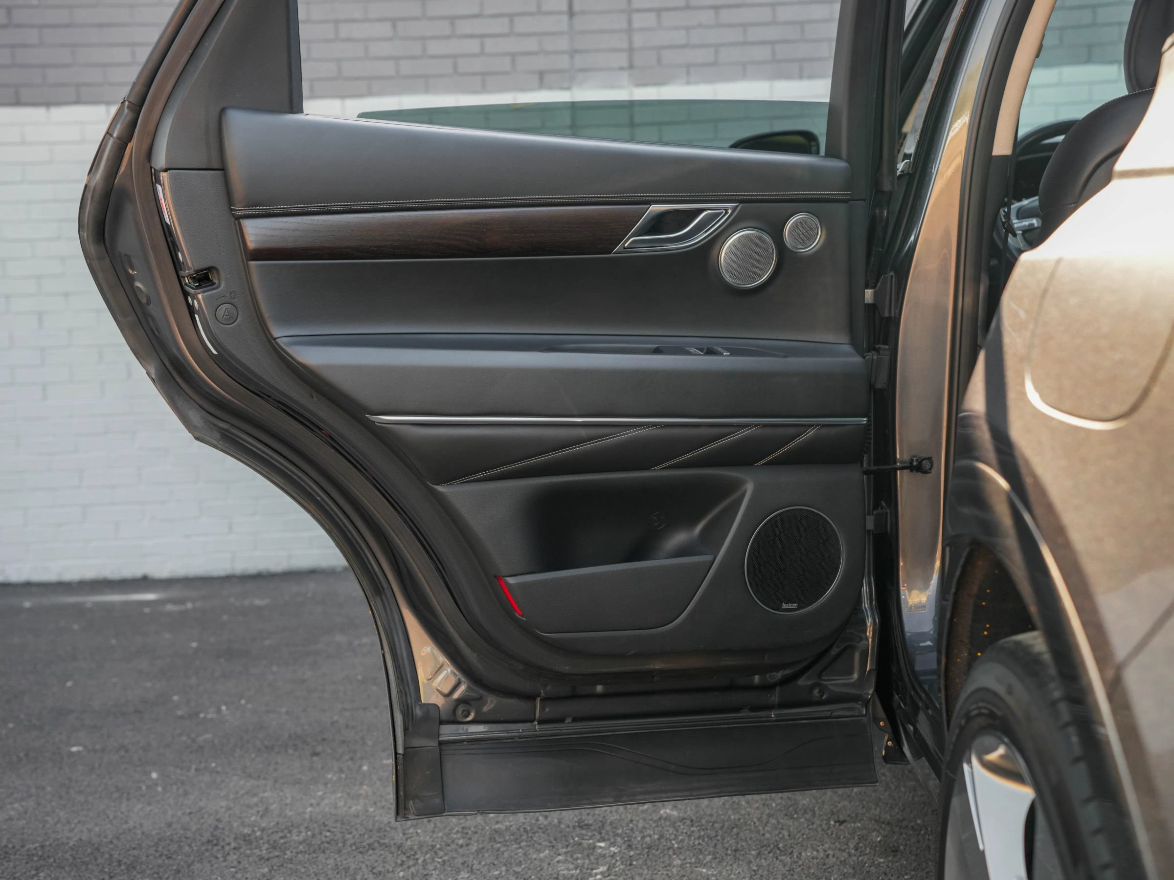 Used 2021 Genesis GV80 3.5T w/ Prestige Package 07 AWD/4WD image 31