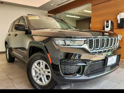 Used 2023 Jeep Grand Cherokee Laredo