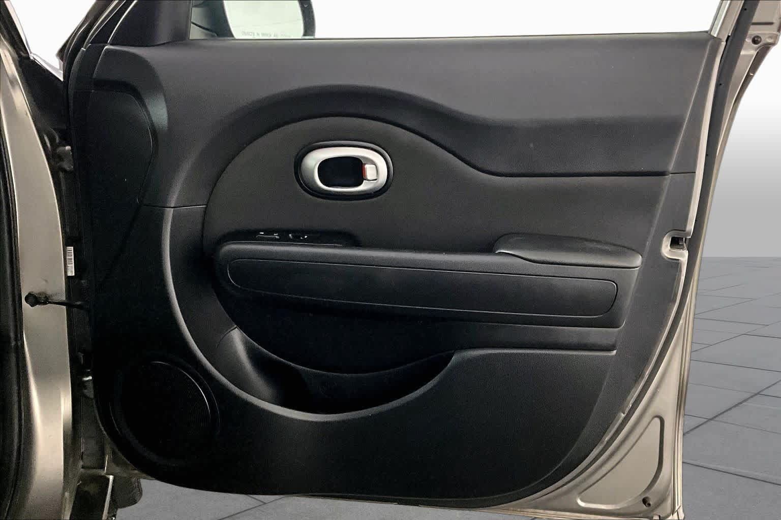 Used 2016 Kia Soul w/ Convenience Package FWD image 17