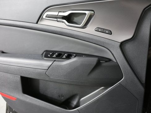 Certified 2025 Kia Sportage SX image 17