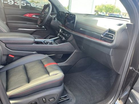 Used 2024 Chevrolet Traverse RS AWD/4WD image 10