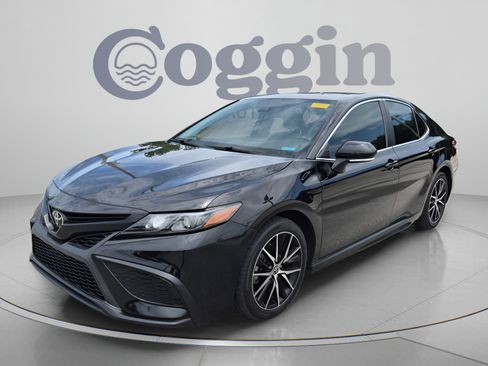 Used 2024 Toyota Camry SE w/ Convenience Package FWD image 1