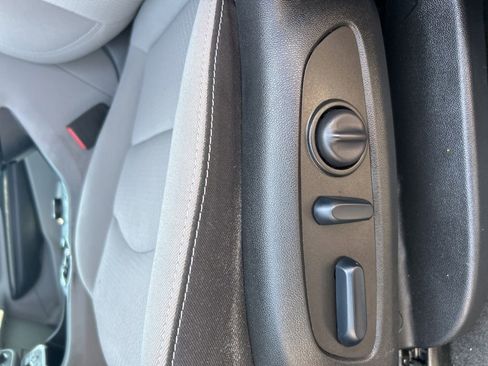 Used 2022 GMC Terrain SLE w/ Driver Convenience Package FWD image 29