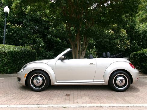 Used 2013 Volkswagen Beetle 2.5 50's Edition FWD image 4