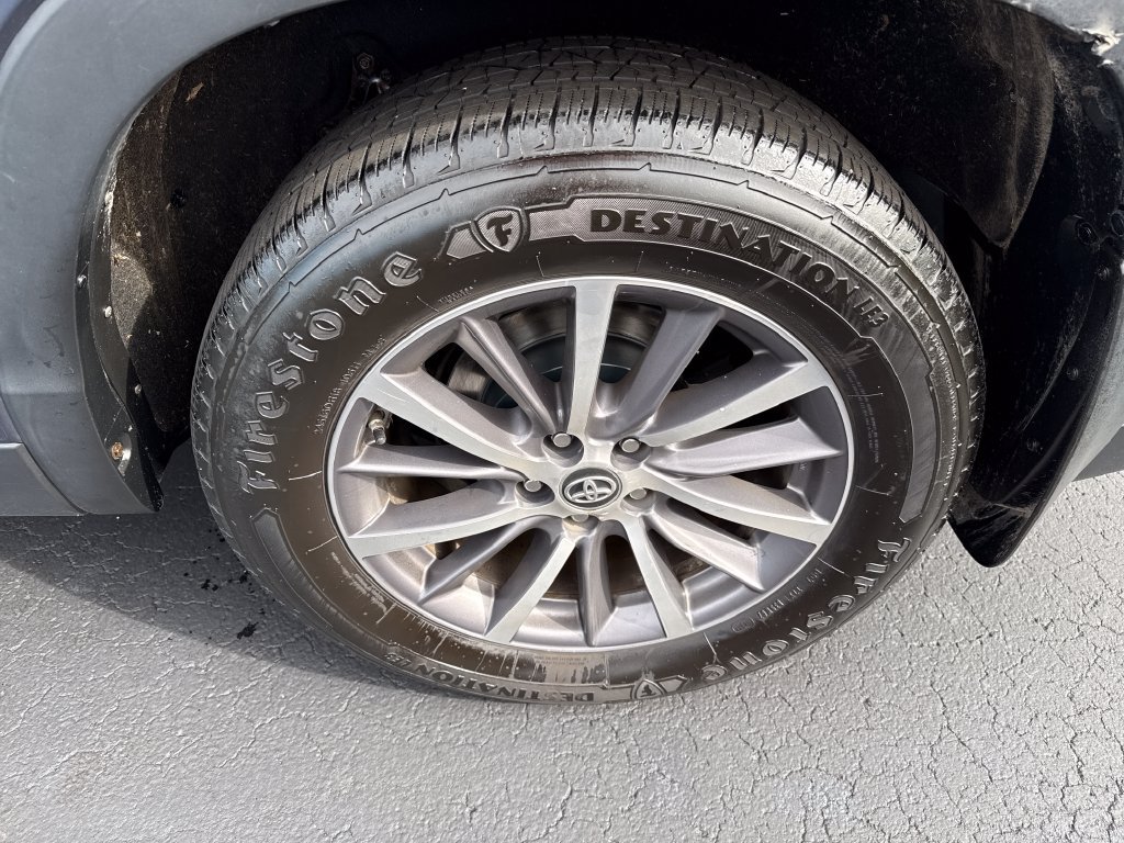 Used 2019 Toyota Highlander XLE AWD/4WD image 24