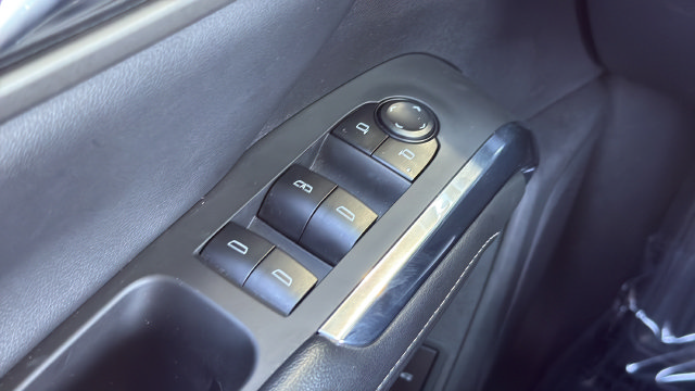 Used 2025 Chevrolet Traverse LT FWD image 13