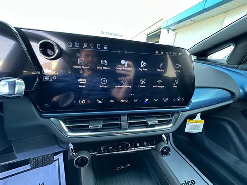 New 2025 Chevrolet Equinox EV LT image 15