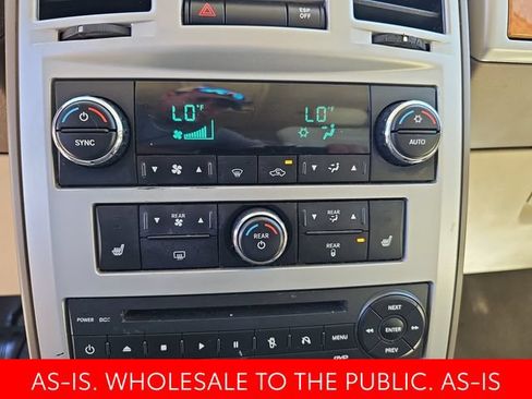 Used 2008 Chrysler Town & Country Limited w/ Entertainment Group #3 FWD image 25