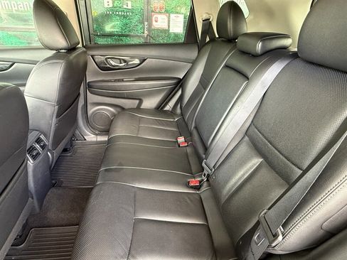 Used 2018 Nissan Rogue SL FWD image 25