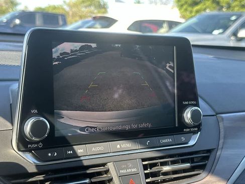 Used 2024 Nissan Altima 2.5 SV FWD image 19