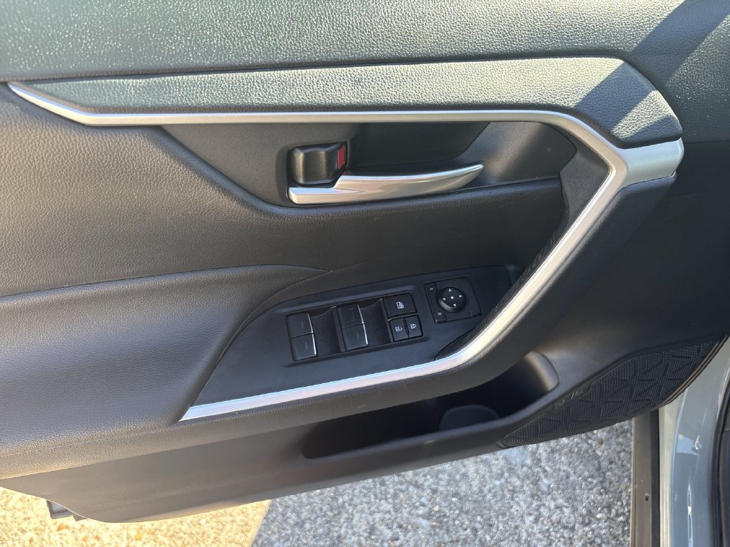 Used 2023 Toyota RAV4 XLE Premium FWD image 15