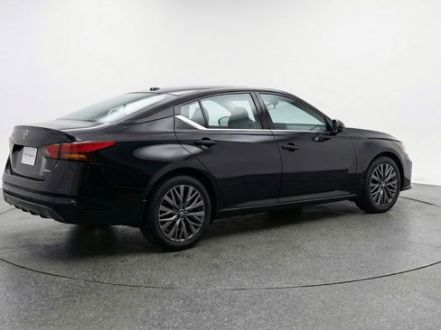 Used 2025 Nissan Altima 2.5 SV image 9