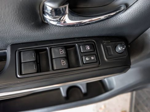 Used 2018 Nissan Titan SL w/ Midnight Edition AWD/4WD image 43