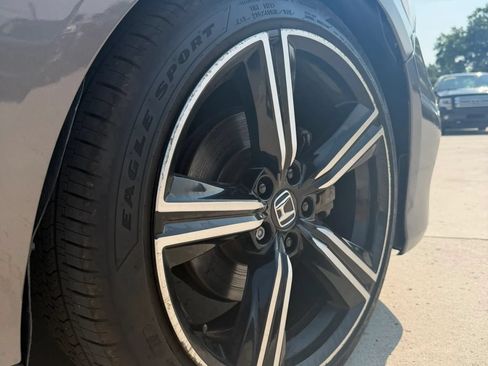 Used 2018 Honda Accord Sport image 9
