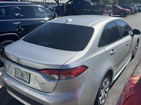 Used 2022 Toyota Corolla LE image 5