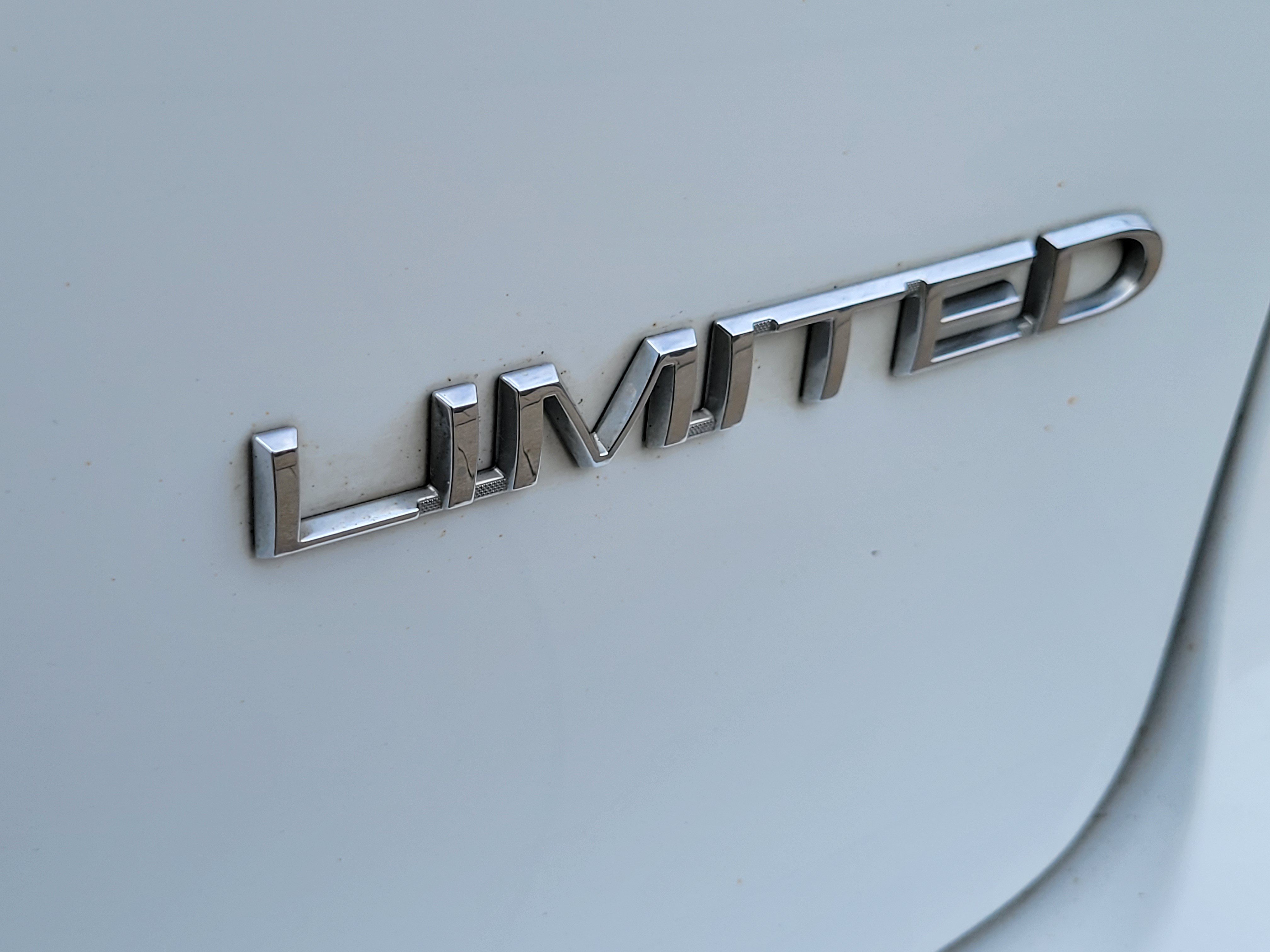 Used 2018 Chrysler Pacifica Limited FWD image 25