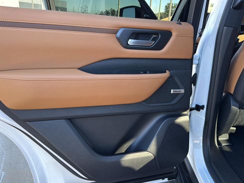 New 2026 Nissan Armada SL w/ Captain's Chari Seat Package image 15