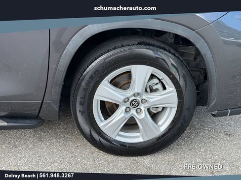 Used 2021 Toyota Highlander LE FWD image 9