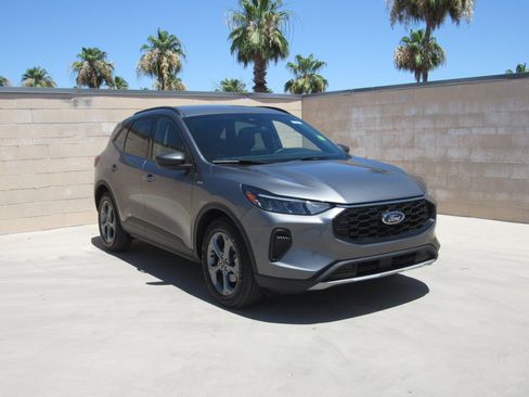 Used 2025 Ford Escape ST-Line FWD image 2