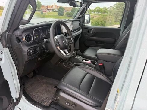 Used 2024 Jeep Wrangler Unlimited Sahara w/ Safety Group AWD/4WD image 8