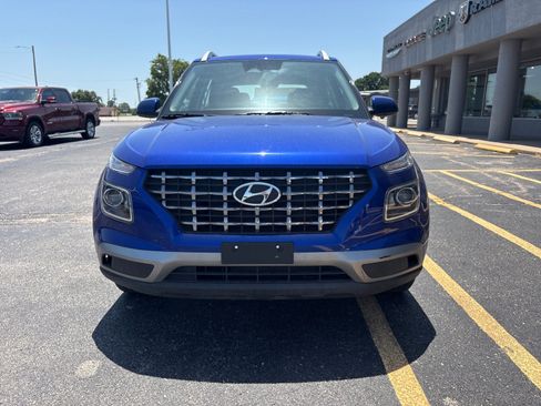 Used 2025 Hyundai Venue SEL FWD image 2